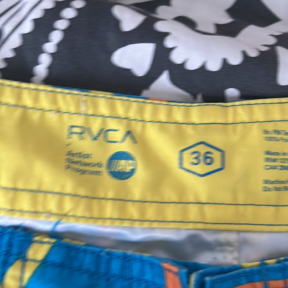 RVCA - Picture 2 of 3